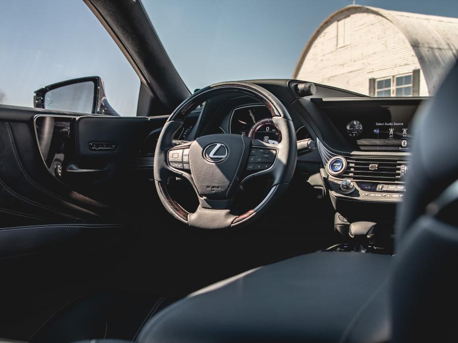Интерьер Lexus LS500h AWD 2017 года  (NA) (фото 62 из 96)